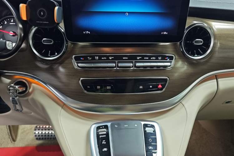 Used Mercedes-Benz V-Class 2022 V 260 L Long-wheelbase Luxury Edition Audio And AC Panel