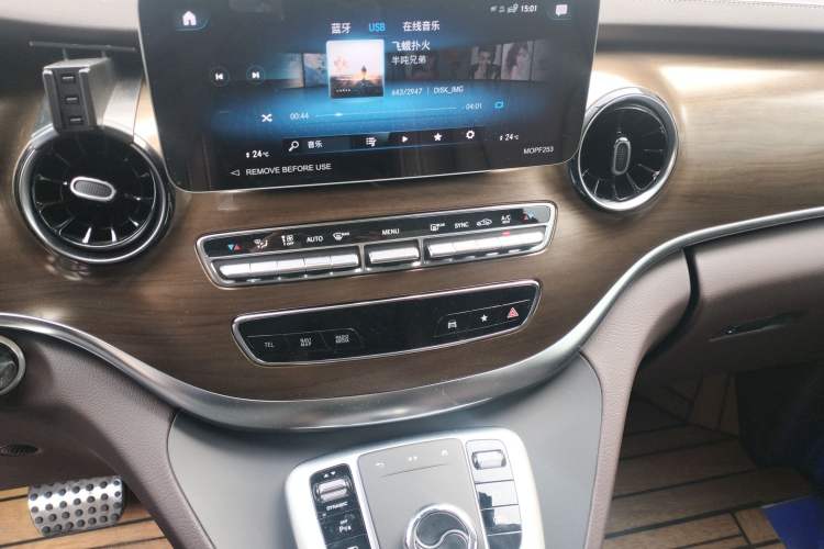 Used Mercedes-Benz V-Class 2022 V 260 L Long-wheelbase Luxury Edition Audio And AC Panel