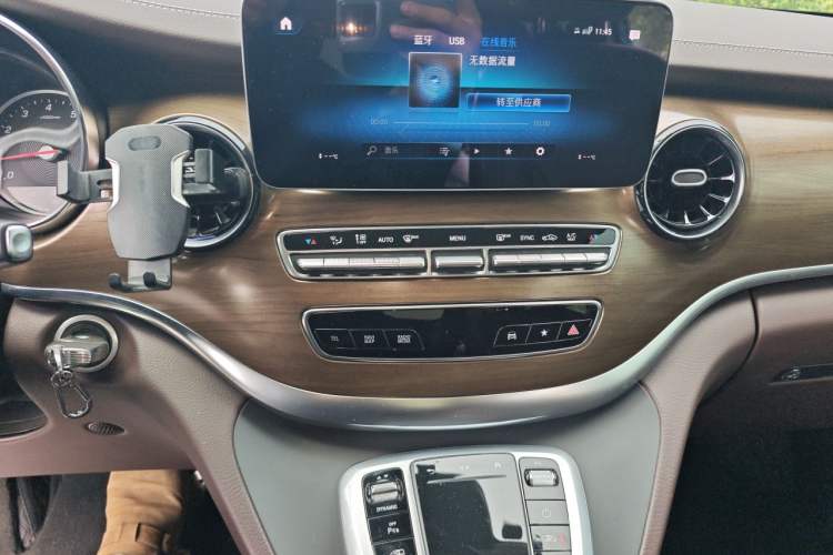 Used Mercedes-Benz V-Class 2022 V 260 L Long-wheelbase Luxury Edition Audio And AC Panel