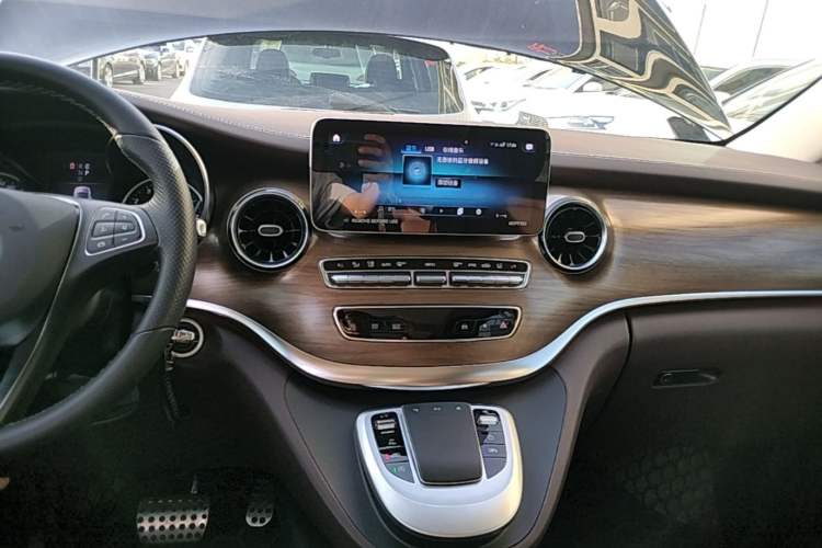 Used Mercedes-Benz V-Class 2022 V 260 L Long Wheelbase Prestige Edition Audio And AC Panel