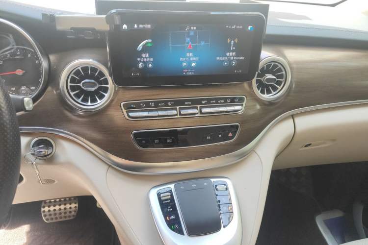 Used Mercedes-Benz V-Class 2022 V 260 Prestige Edition Audio And AC Panel