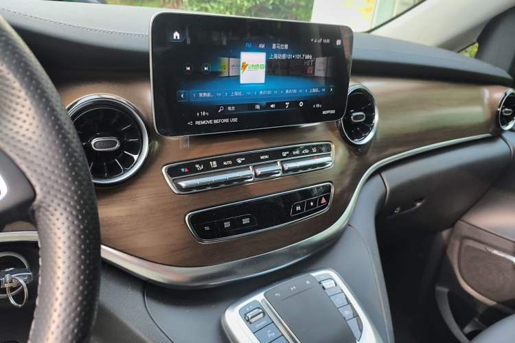 Used Mercedes-Benz V-Class 2022 V 260 Prestige Edition Audio And AC Panel