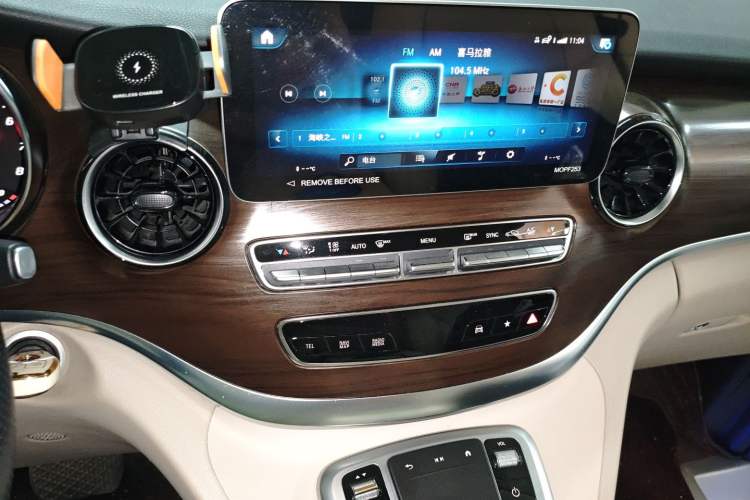 Used Mercedes-Benz V-Class 2022 V 260 Avantgarde Edition Audio And AC Panel
