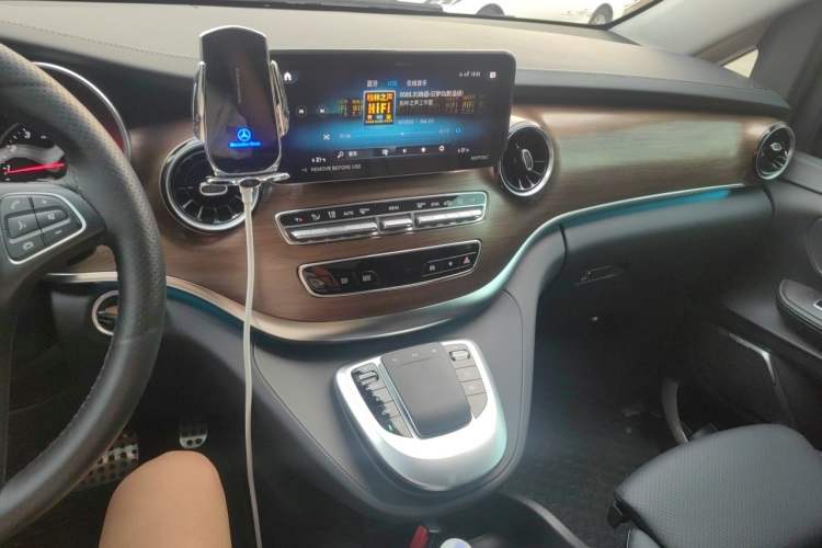 Used Mercedes-Benz V-Class 2022 V 260 Prestige Edition Audio And AC Panel