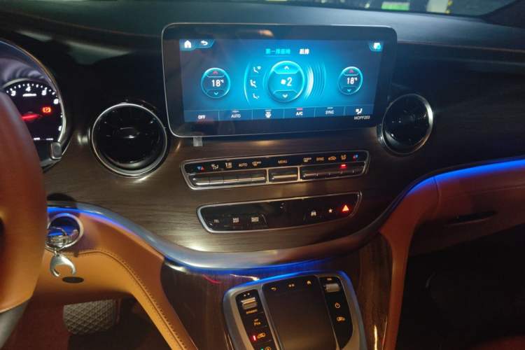 Used Mercedes-Benz V-Class 2022 V 260 Avantgarde Edition Audio And AC Panel