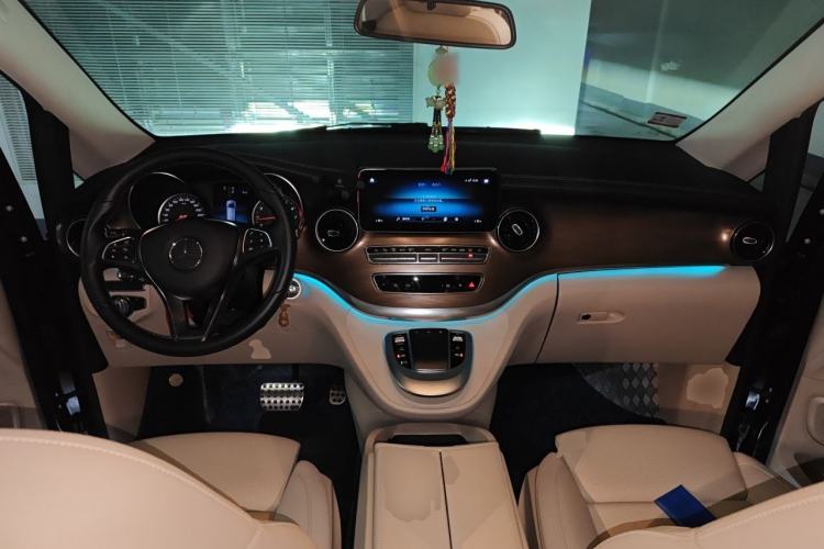 Used Mercedes-Benz V-Class 2022 V 260 Prestige Edition Center Console