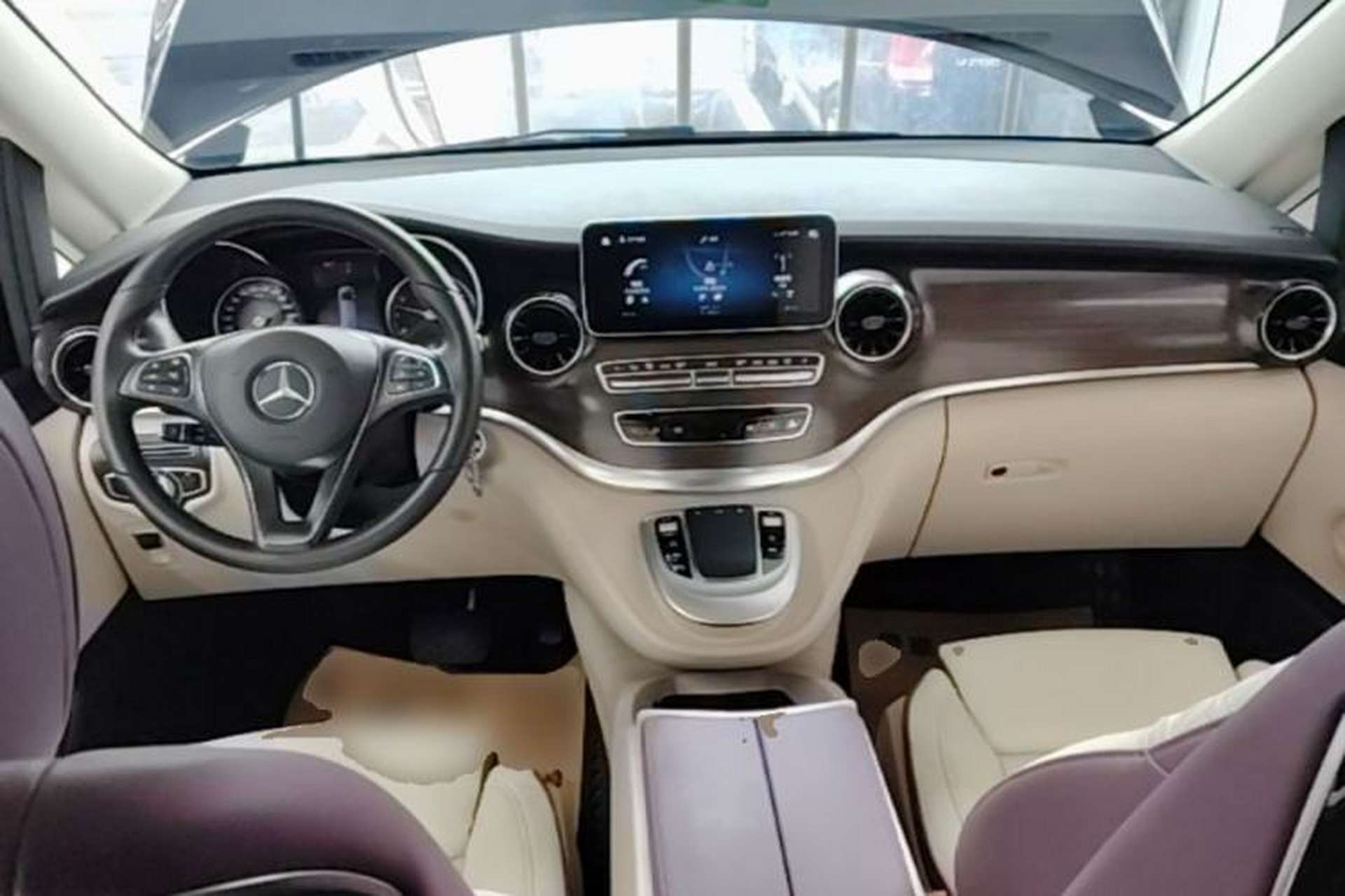 Used Mercedes-Benz V-Class 2022 V 260 Avantgarde Edition Center Console