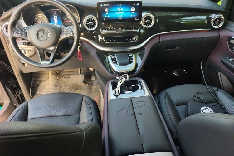 Used Mercedes-Benz V-Class  Center Console