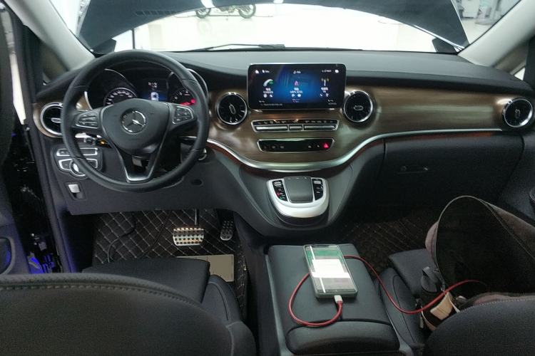 Used Mercedes-Benz V-Class 2022 V 260 L Long-wheelbase Luxury Edition Center Console
