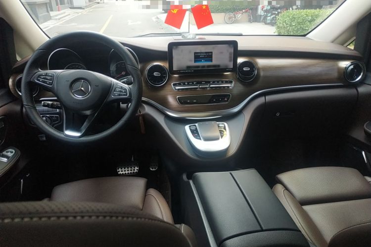 Used Mercedes-Benz V-Class 2022 V 260 L Long-wheelbase Luxury Edition Center Console