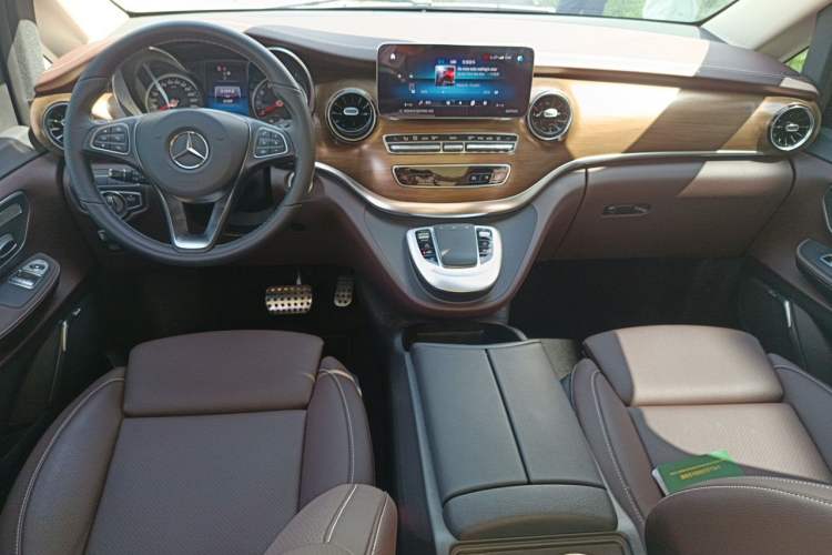 Used Mercedes-Benz V-Class 2022 V 260 Prestige Edition Center Console