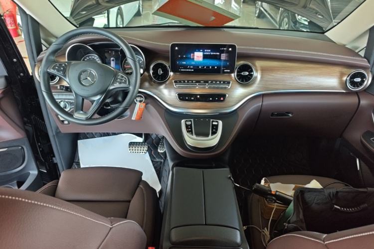 Used Mercedes-Benz V-Class 2022 V 260 Prestige Edition Center Console
