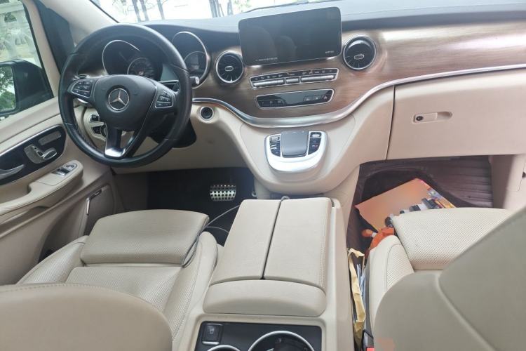 Used Mercedes-Benz V-Class 2022 V 260 L Long-wheelbase Luxury Edition Center Console