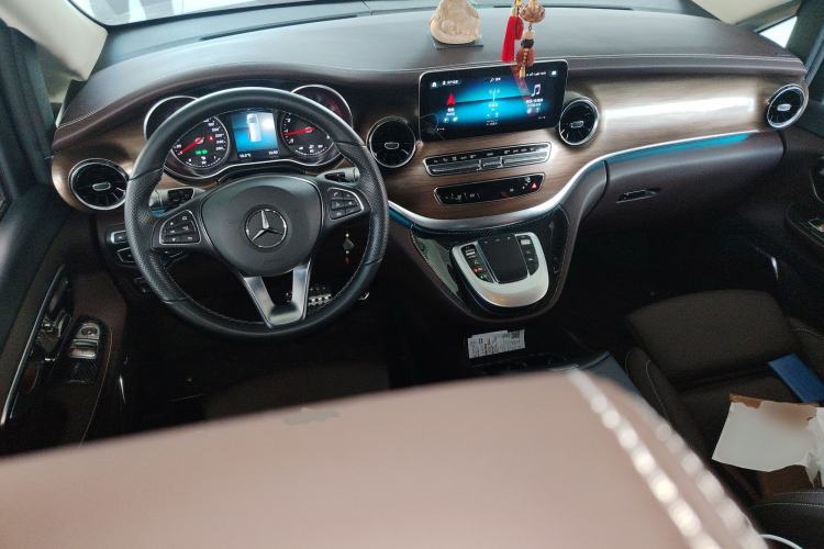 Used Mercedes-Benz V-Class 2022 V 260 L Long-wheelbase Luxury Edition Center Console