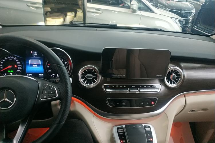 Used Mercedes-Benz V-Class 2022 V 260 Avantgarde Edition Center Console