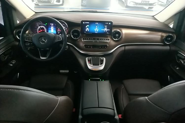 Used Mercedes-Benz V-Class 2022 V 260 L Long-wheelbase Luxury Edition Center Console