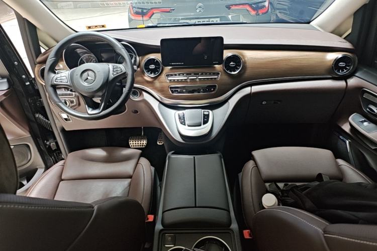 Used Mercedes-Benz V-Class 2022 V 260 L Long-wheelbase Luxury Edition Center Console