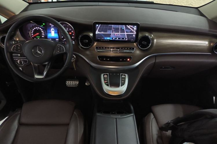Used Mercedes-Benz V-Class 2022 V 260 Prestige Edition Center Console