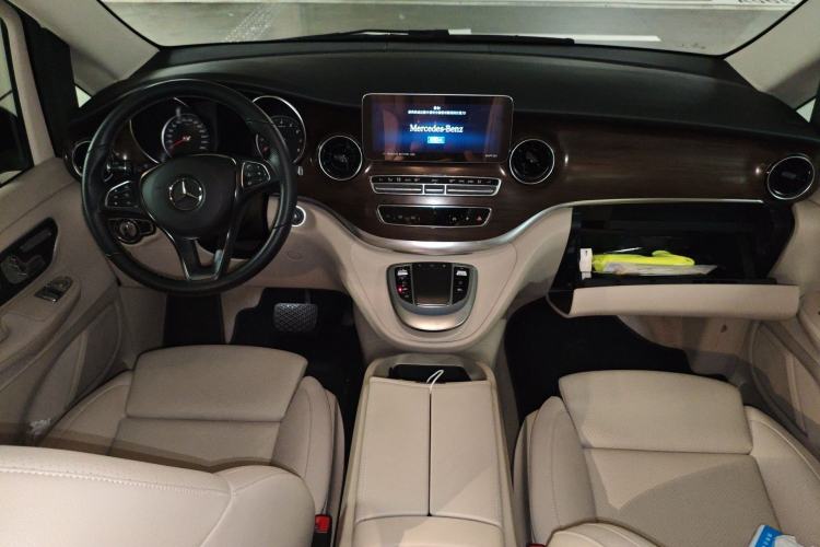 Used Mercedes-Benz V-Class 2022 V 260 Avantgarde Edition Center Console