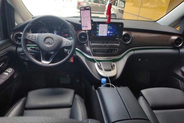 Used Mercedes-Benz V-Class 2022 V 260 Avantgarde Edition Center Console