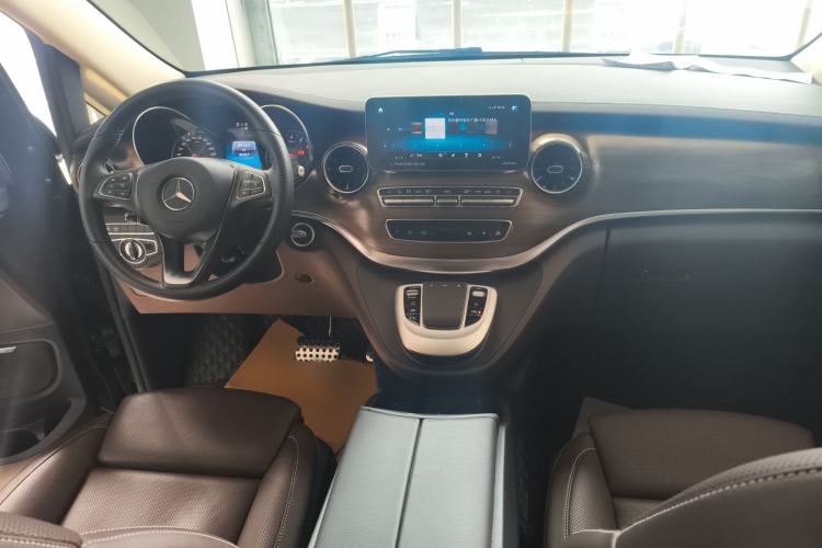 Used Mercedes-Benz V-Class 2022 V 260 L Long-wheelbase Luxury Edition Center Console