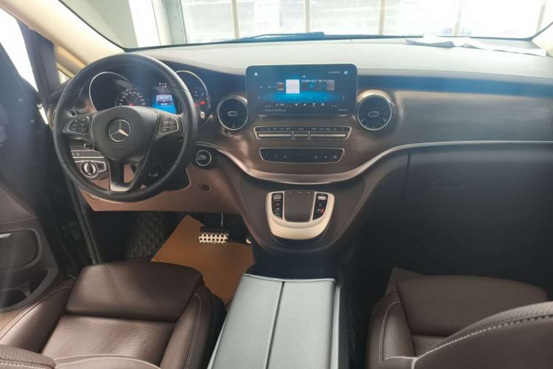 Used Mercedes-Benz V-Class 2022 V 260 L Long-wheelbase Luxury Edition Center Console