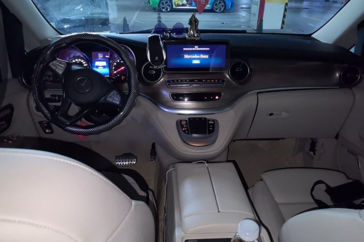 Used Mercedes-Benz V-Class 2022 V 260 L Long Wheelbase Prestige Edition Center Console