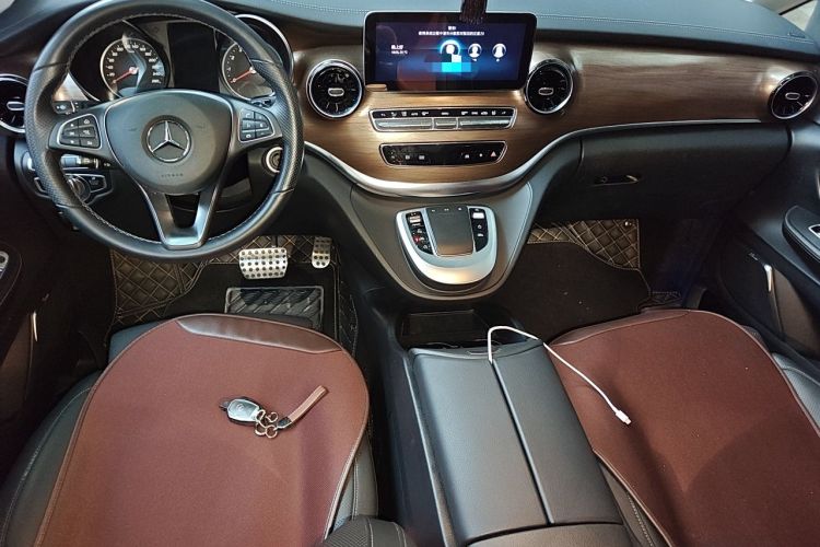 Used Mercedes-Benz V-Class 2022 V 260 L Long-wheelbase Luxury Edition Center Console