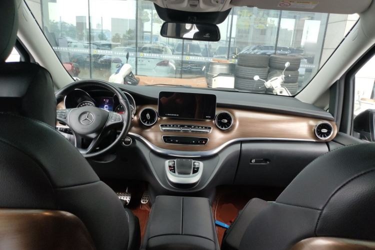 Used Mercedes-Benz V-Class 2022 V 260 Prestige Edition Center Console