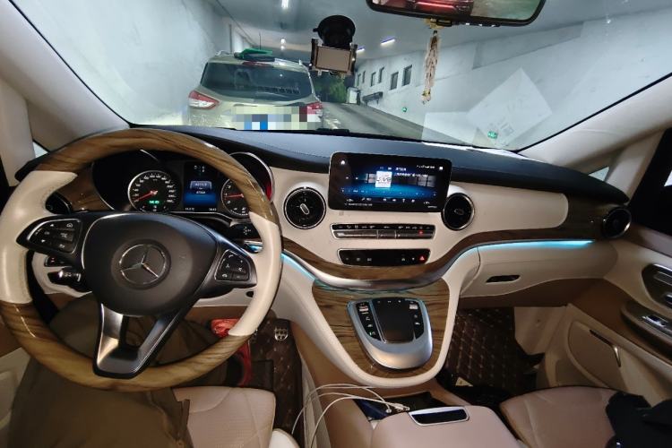 Used Mercedes-Benz V-Class 2022 V 260 L Long Wheelbase Prestige Edition Center Console