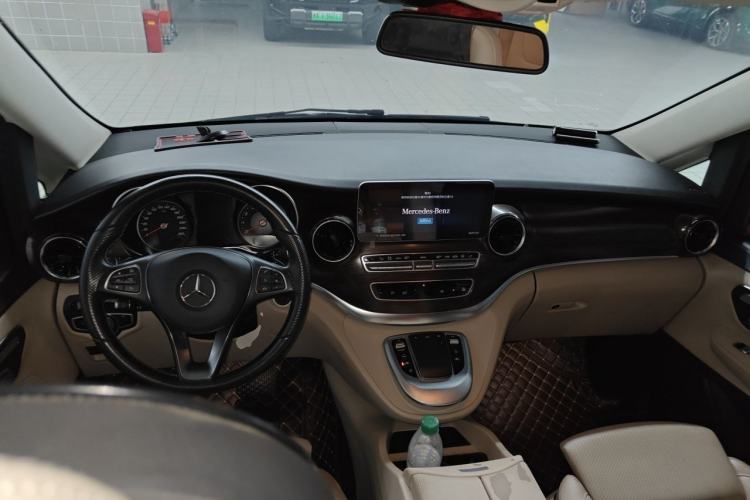 Used Mercedes-Benz V-Class 2022 V 260 Avantgarde Edition Center Console