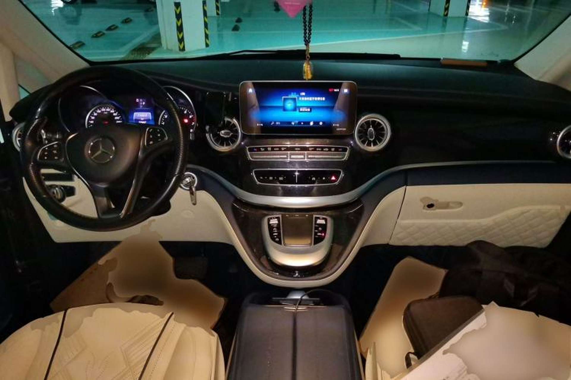 Used Mercedes-Benz V-Class  Center Console