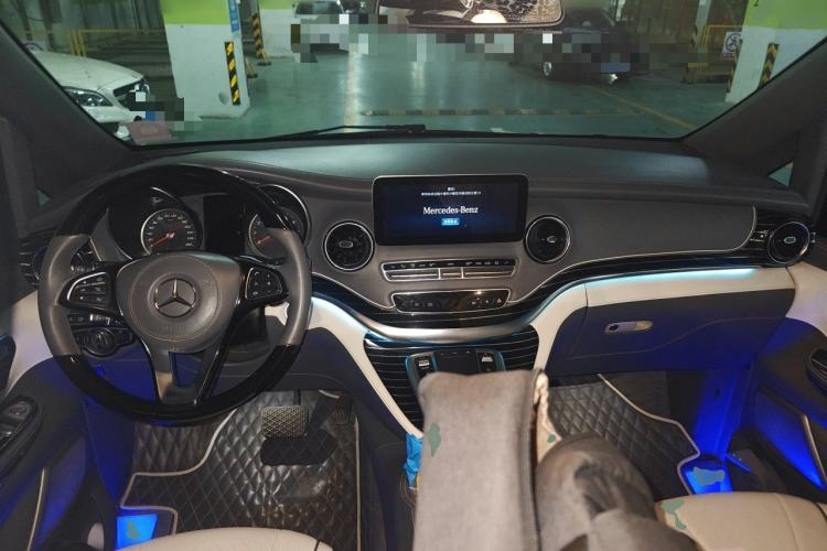 Used Mercedes-Benz V-Class  Center Console
