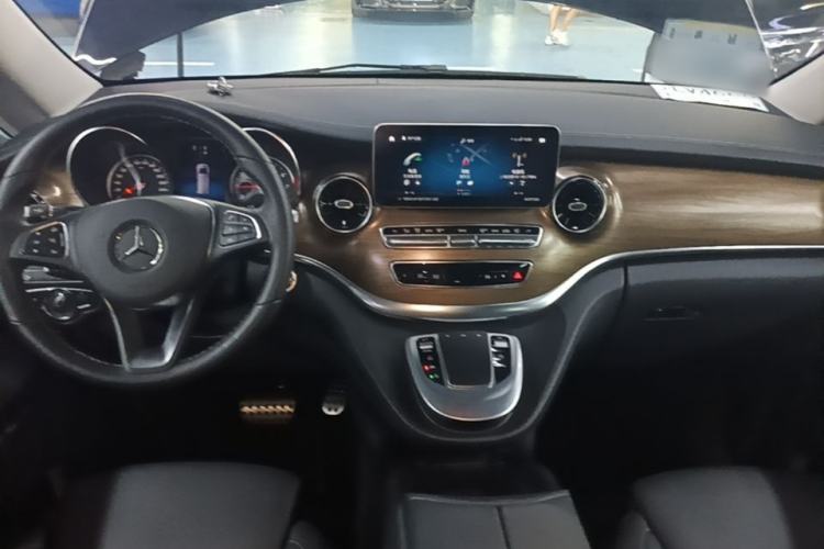 Used Mercedes-Benz V-Class 2022 V 260 Prestige Edition Center Console