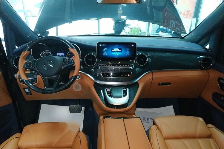 Used Mercedes-Benz V-Class 2022 V 260 Avantgarde Edition Center Console