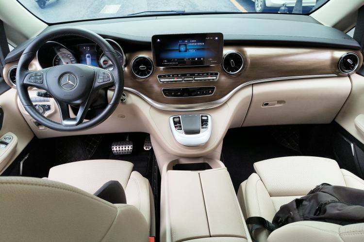 Used Mercedes-Benz V-Class 2022 V 260 Prestige Edition Center Console
