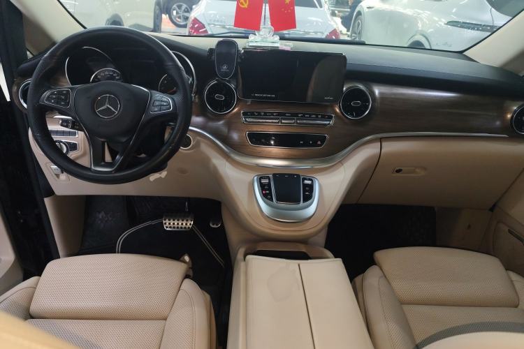 Used Mercedes-Benz V-Class 2022 V 260 L Long-wheelbase Luxury Edition Center Console