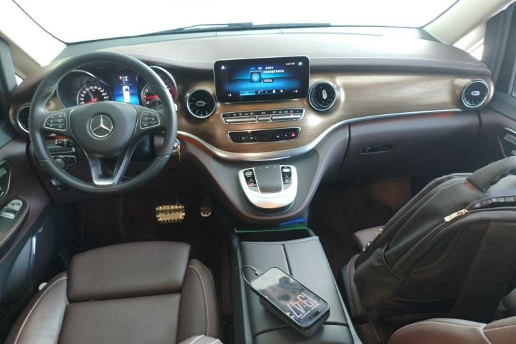 Used Mercedes-Benz V-Class 2022 V 260 L Long-wheelbase Luxury Edition Center Console