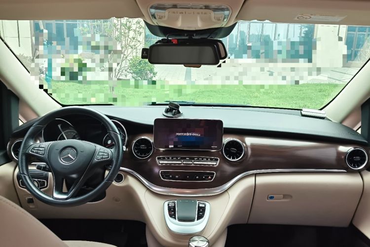 Used Mercedes-Benz V-Class 2022 V 260 Avantgarde Edition Center Console