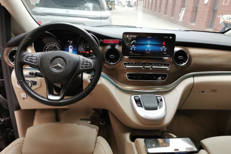 Used Mercedes-Benz V-Class 2022 V 260 L Long Wheelbase Prestige Edition Center Console