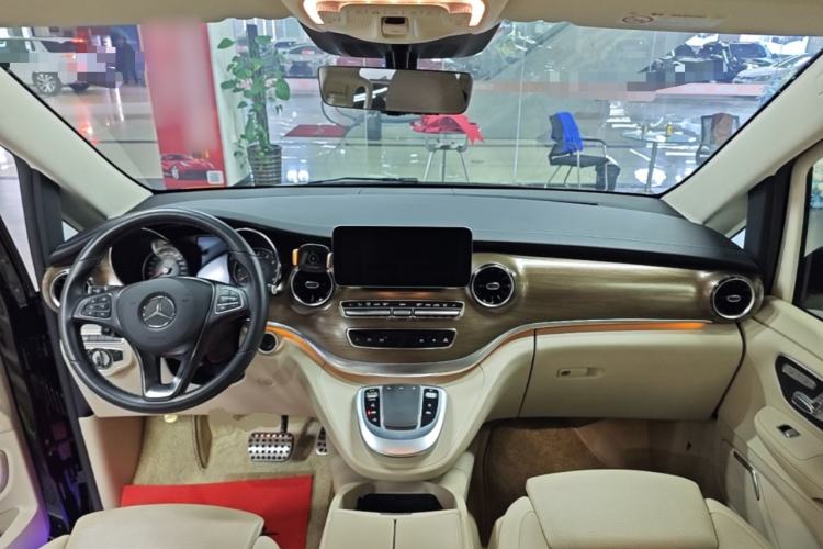 Used Mercedes-Benz V-Class 2022 V 260 L Long-wheelbase Luxury Edition Center Console