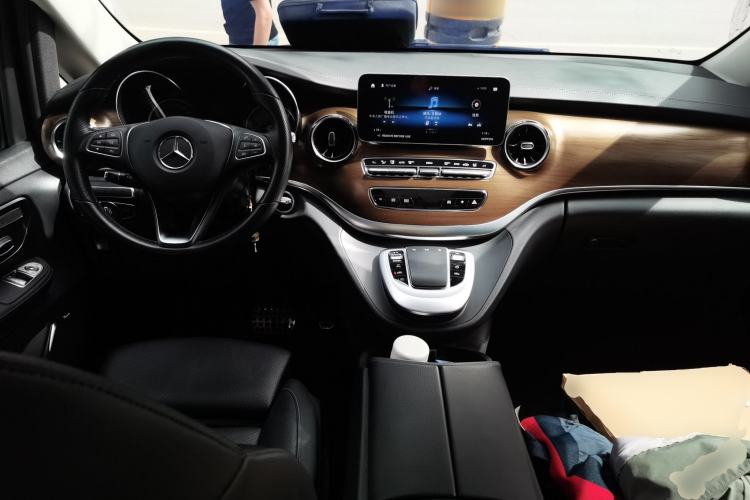 Used Mercedes-Benz V-Class 2022 V 260 Prestige Edition Center Console