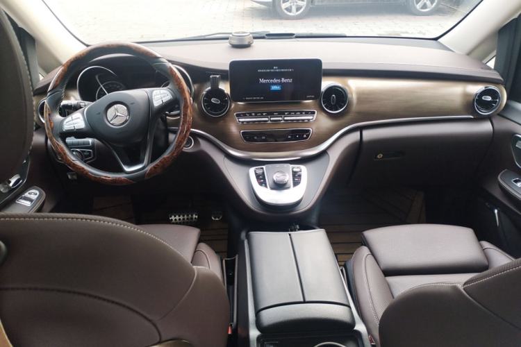 Used Mercedes-Benz V-Class 2022 V 260 L Long-wheelbase Luxury Edition Center Console