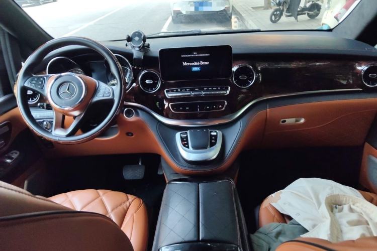 Used Mercedes-Benz V-Class  Center Console