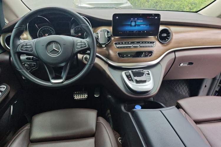 Used Mercedes-Benz V-Class 2022 V 260 L Long-wheelbase Luxury Edition Center Console