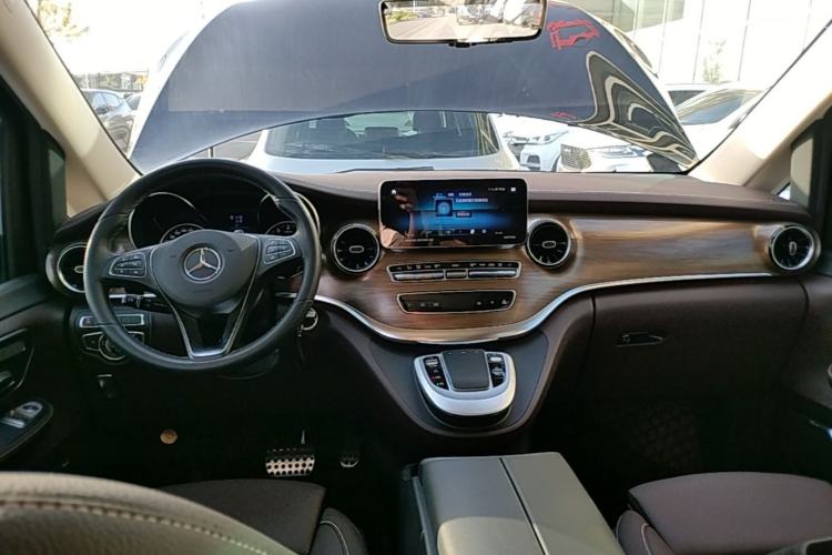 Used Mercedes-Benz V-Class 2022 V 260 L Long Wheelbase Prestige Edition Center Console