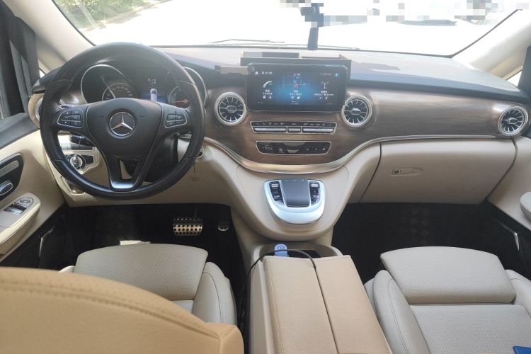 Used Mercedes-Benz V-Class 2022 V 260 Prestige Edition Center Console
