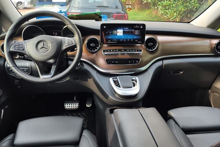 Used Mercedes-Benz V-Class 2022 V 260 Prestige Edition Center Console