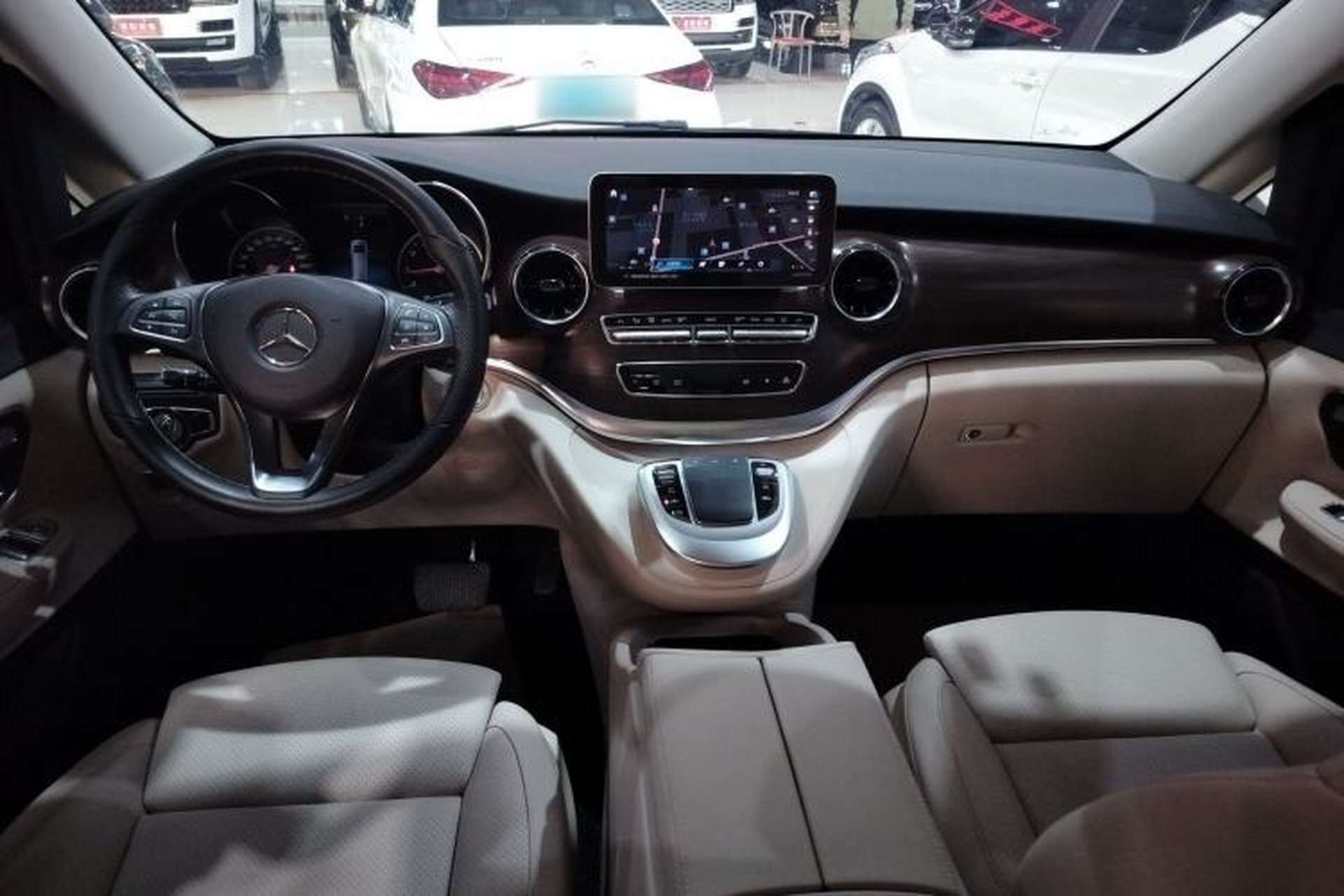 Used Mercedes-Benz V-Class 2022 V 260 Avantgarde Edition Center Console