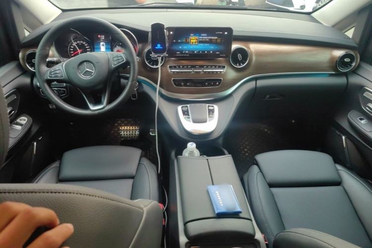 Used Mercedes-Benz V-Class 2022 V 260 Prestige Edition Center Console